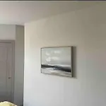 Stunning Sea View 2 Bedroom Flat In Scarborough