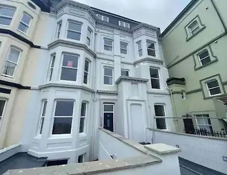 Stunning Sea View 2 Bedroom Flat In Apartment *
