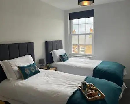 Stunning Sea View 2 Bedroom Flat In Scarborough