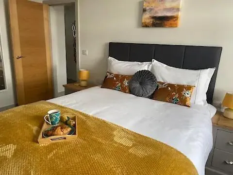 Lägenhet Stunning Sea View 2 Bedroom Flat In