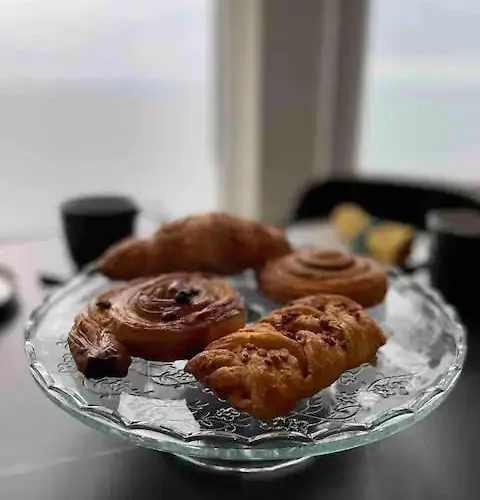 Stunning Sea View 2 Bedroom Flat In Lägenhet