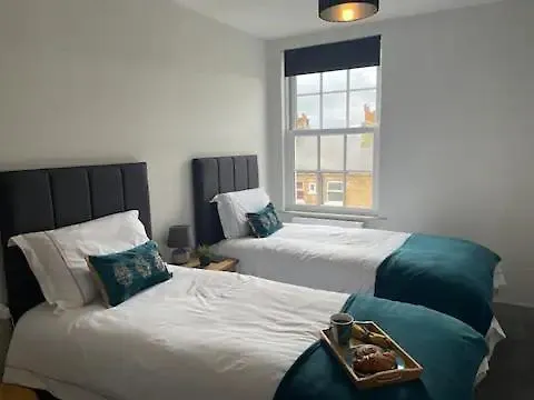 Stunning Sea View 2 Bedroom Flat In Scarborough