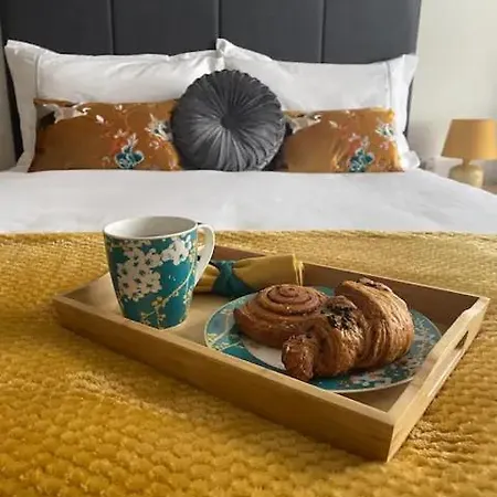 Stunning Sea View 2 Bedroom Flat In アパート