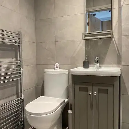 Stunning Sea View 2 Bedroom Flat In * スカーバラ