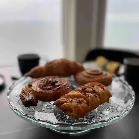 Stunning Sea View 2 Bedroom Flat In アパート