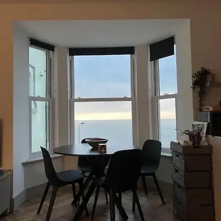 Stunning Sea View 2 Bedroom Flat In アパート *